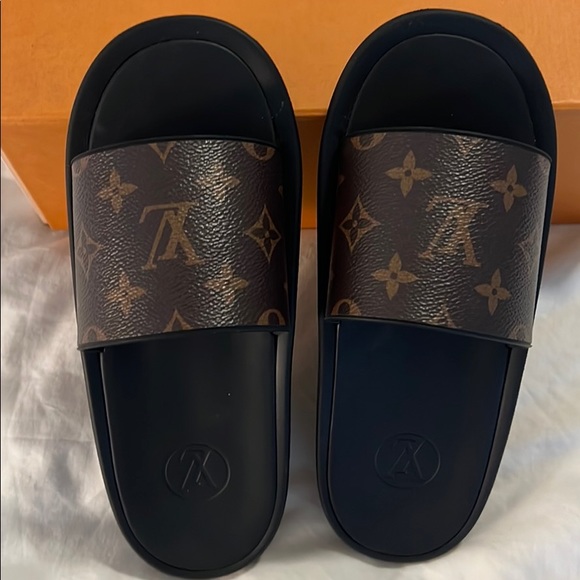 Louis Vuitton waterfront mule size 38 - Picture 3 of 7